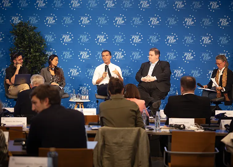 Podiumsdiskussion u.a. mit Gregor Voht und Sandro Gozi beim EDP Kongress Mainz 2023.