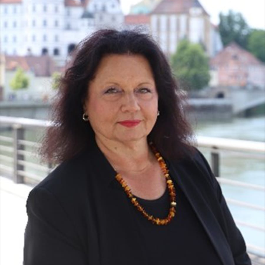 Portraitfoto Heidrun Weickum