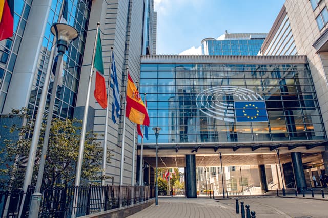 Frankreichs Schuldenpolitik darf nicht zum europäischen Problem werden: Eroglu fordert klares Nein zu Eurobonds und einen schlankeren EU-Haushalt
